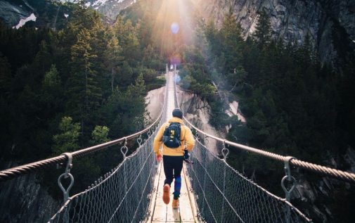 img-placeholder-man-walking